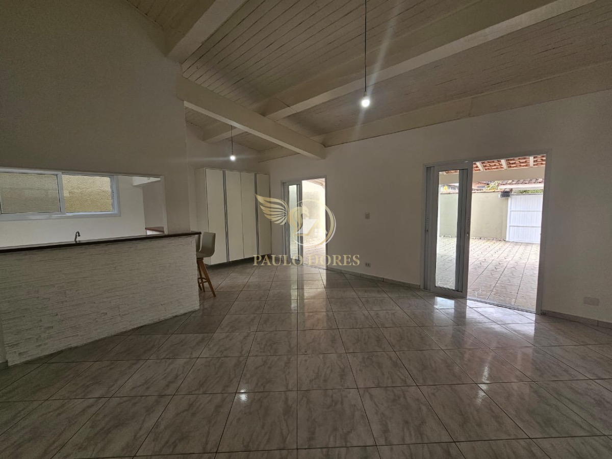 Casa à venda com 4 quartos, 185m² - Foto 1